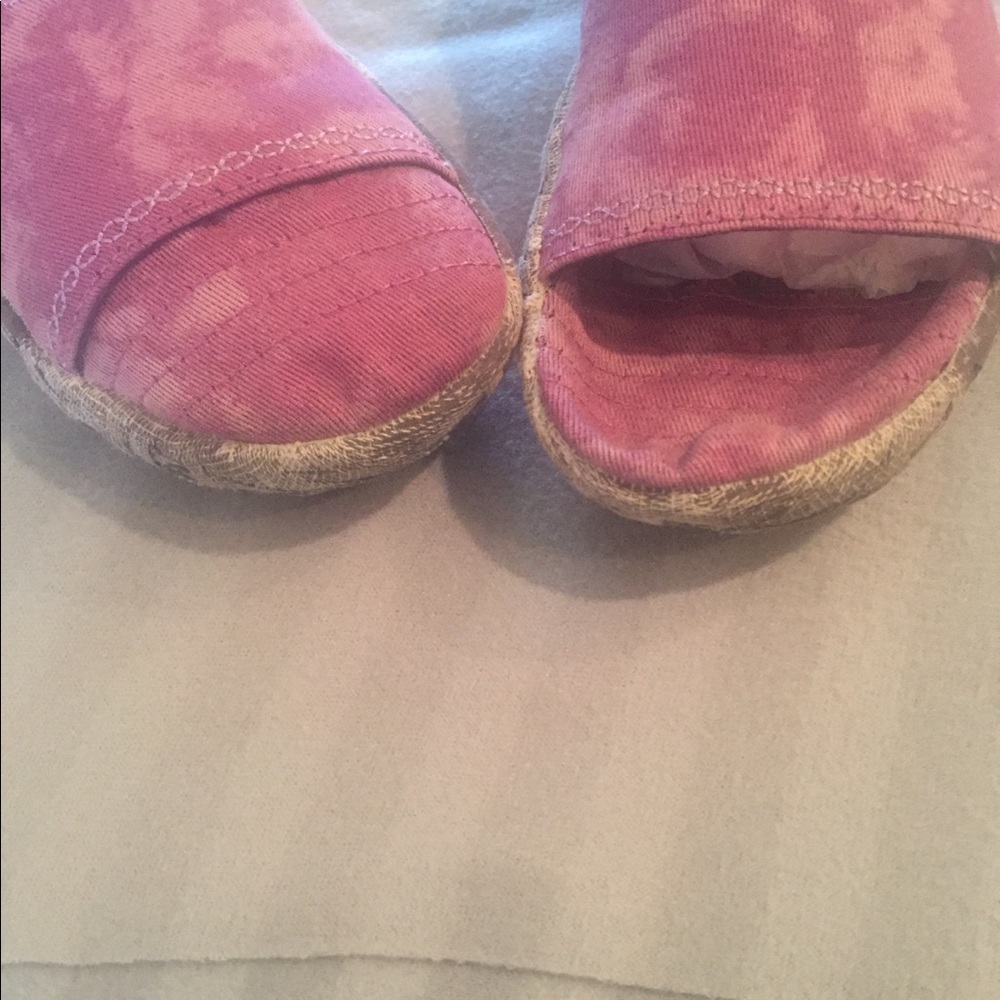 Cushy slip-on cloth shoes